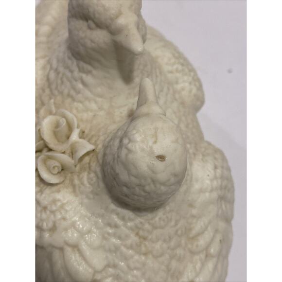 LOVE DOVES WHITE PORCELAIN TRINKET BOX, Birds, Knick Knacks - Picture 9 of 9